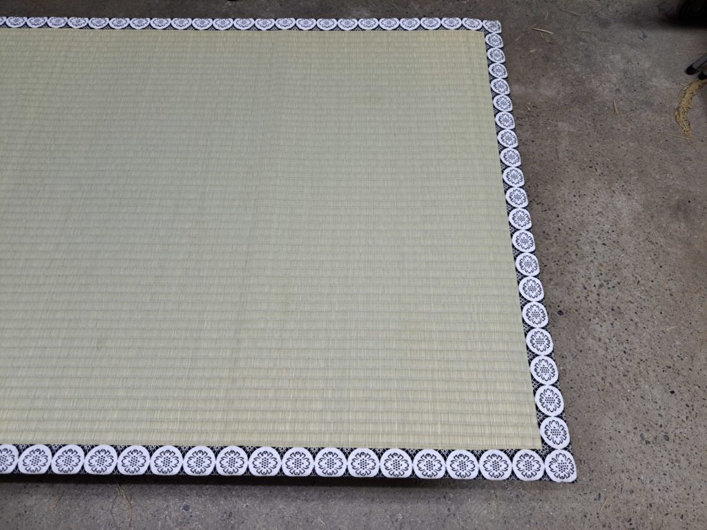 四天付き拝敷　裏側